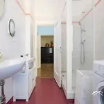 8m| 2br| Parking By Tilo Apartman Genova