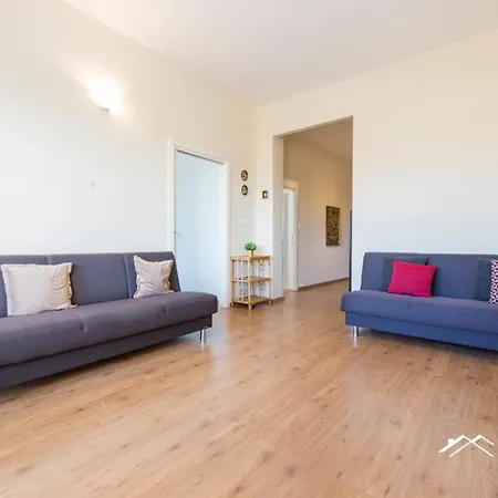 Apartament 8m| 2br| Parking By Tilo