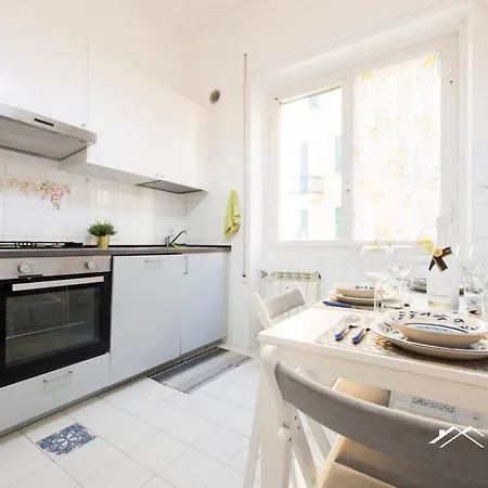 8m| 2br| Parking By Tilo Apartment