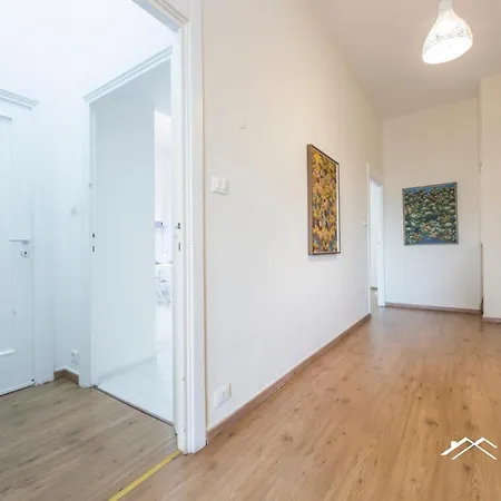 8m| 2br| Parking By Tilo *