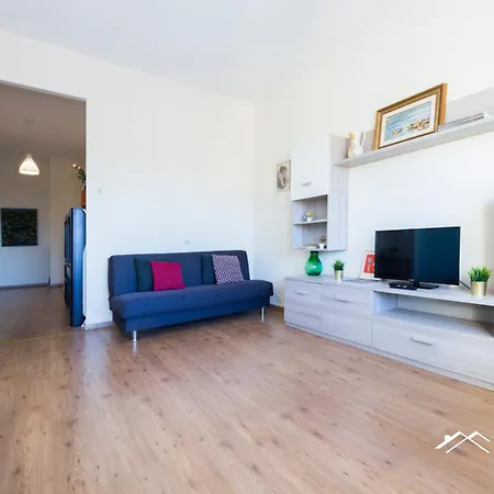 8m| 2br| Parking By Tilo